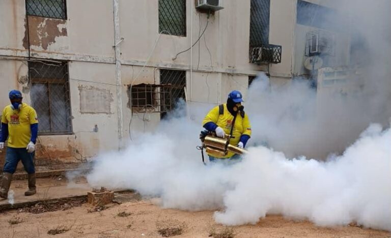 Alcaldía de Maracaibo realiza jornada de fumigación en Residencias Lago Azul