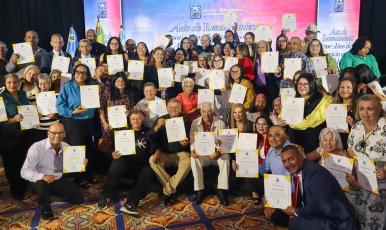 Alcaldía de Maracaibo homenajea a más de 100 trabajadores por años de servicio