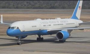 Llega al aeropuerto de Maiquetía un avión del gobierno de EE. UU.