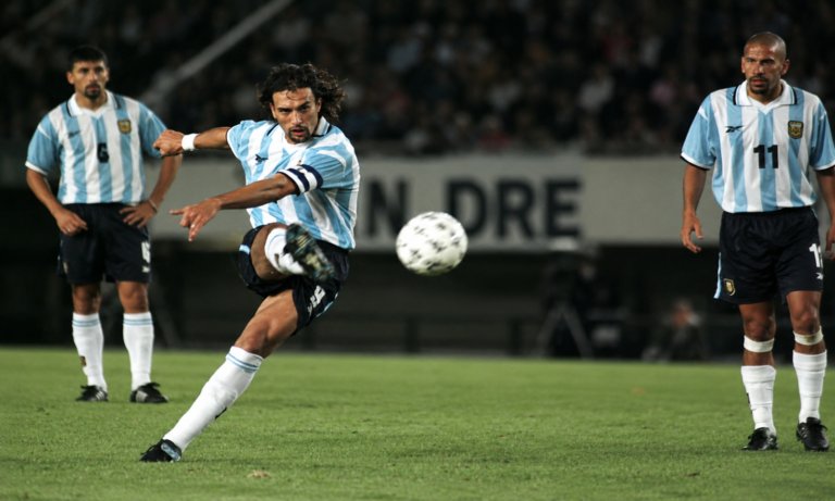 A 2 días del Mundial: los dos tripletes de Batistuta bajo la mira de artilleros de élite
