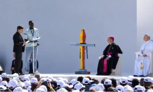 Cura venezolano expone al Papa su testimonio con migrantes: “Vale la pena seguir ayudando”