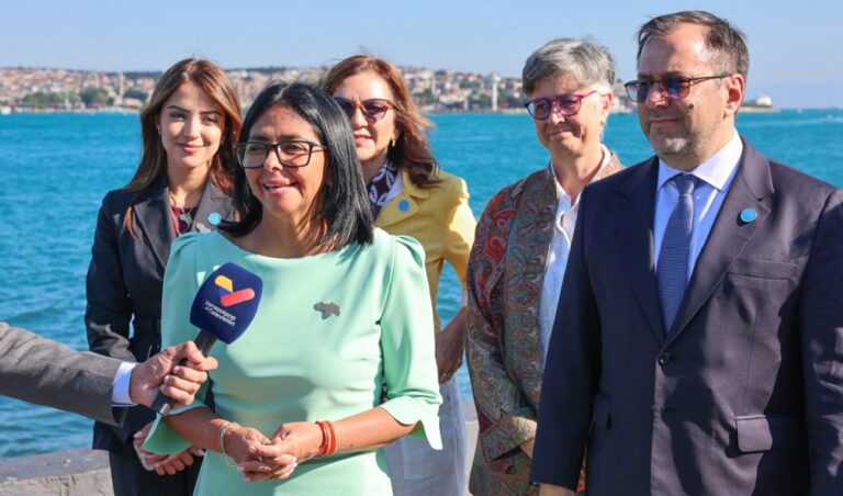 Delcy Rodríguez regresa de India y Turquía con “proyectos para el bien” del país