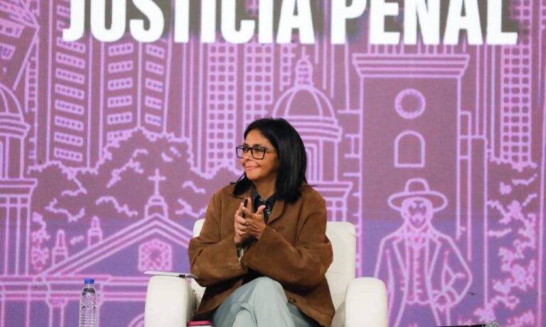 Delcy Rodríguez asegura que quiere acabar con “la matraca y la extorsión”