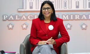 Delcy Rodríguez asegura que abastecimiento en el país es de un 98 %
