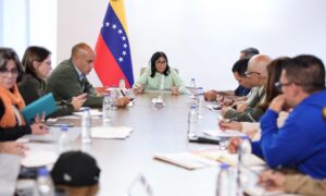 Delcy Rodríguez anuncia inspección de viviendas y extiende suspensión de clases por una semana