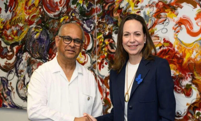 Secretario general de la OEA analiza la transición en Venezuela con Machado