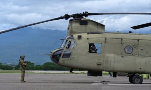 EE. UU. envía apoyo militar y de la Fuerza Espacial para ayudar en labores de rescate tras terremoto