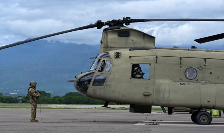 EE. UU. envía apoyo militar y de la Fuerza Espacial para ayudar en labores de rescate tras terremoto