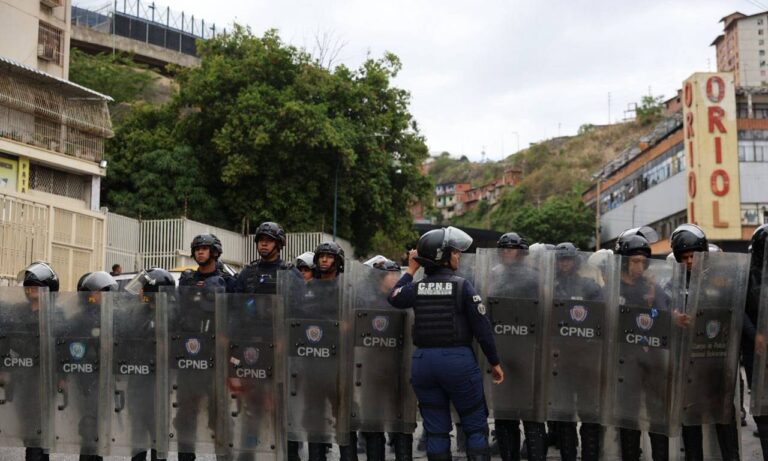 Denuncian traslado de decenas de presos políticos de El Helicoide