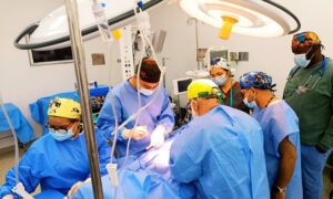 Sesenta y seis pacientes reciben atención quirúrgica especializada en una sola jornada