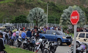 Denuncian fallas y retrasos en acreditación de voluntarios para La Guaira