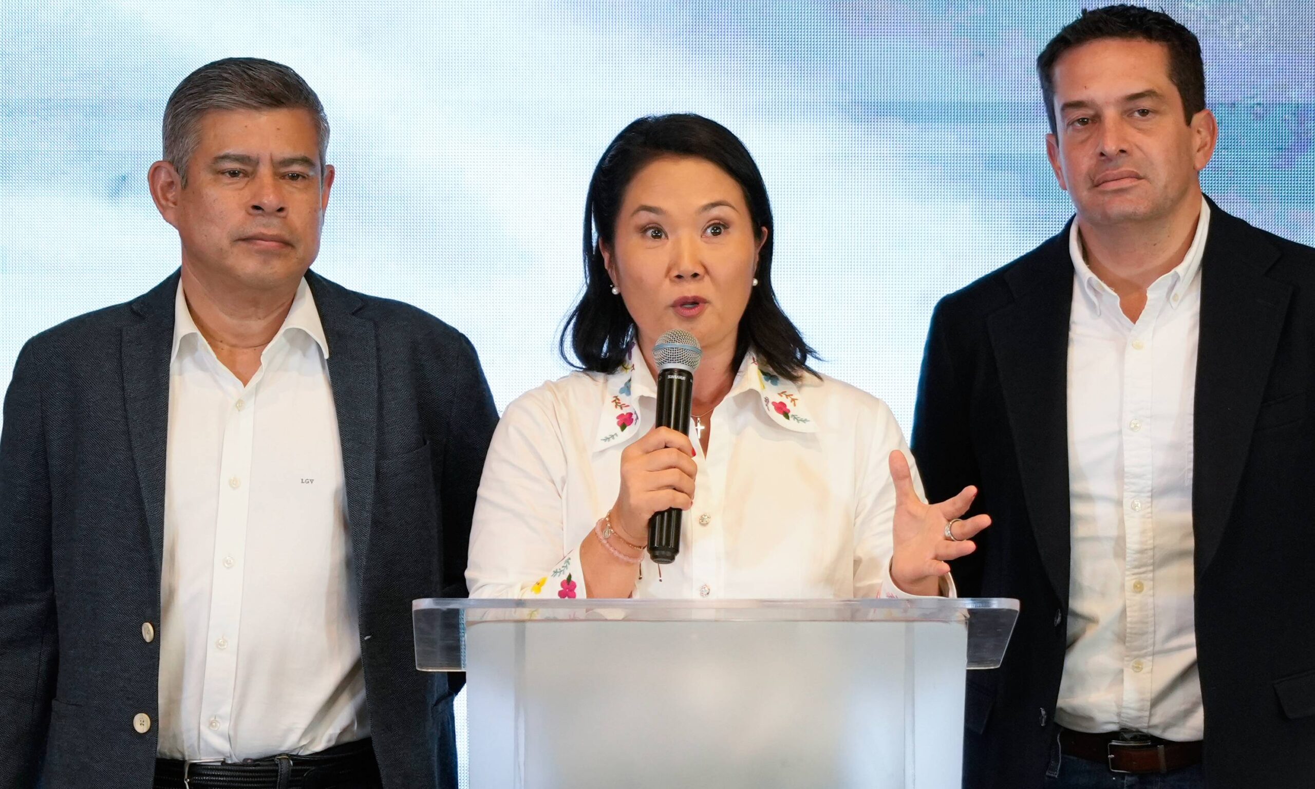 Keiko Fujimori conserva 4,4 puntos de ventaja sobre Sánchez al 76 % del escrutinio en Perú