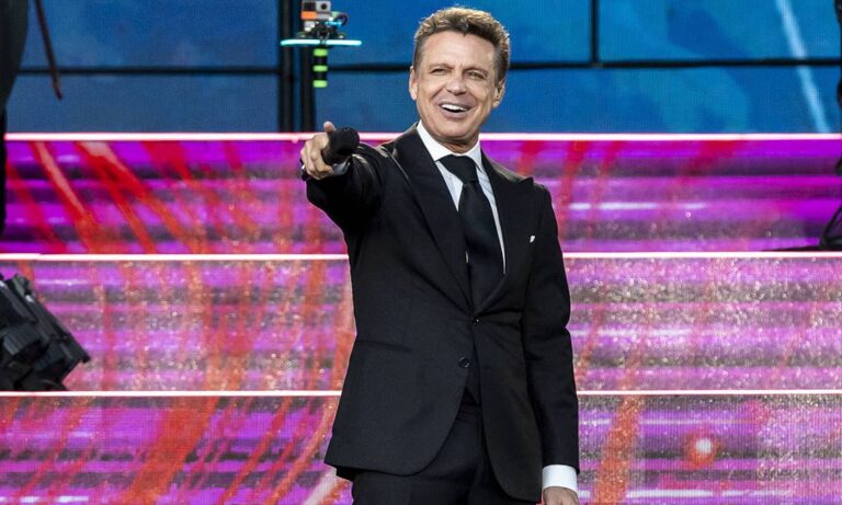 Luis Miguel regresa a México tras salir del hospital en Nueva York