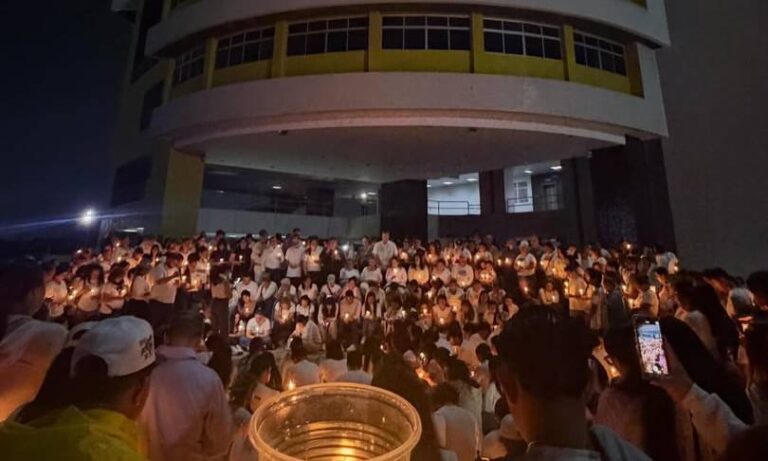 Realizan vigilia en rectorado de LUZ por los afectados de los terremotos