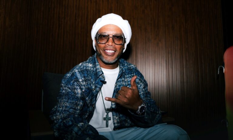 Ronaldinho lanza su primer disco llamado “Camisa 10”, con Pitbull, Sean Paul y Juan Magán