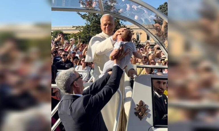 Bebé hijo de migrante zuliano recibe bendición del papa León XIV en Madrid