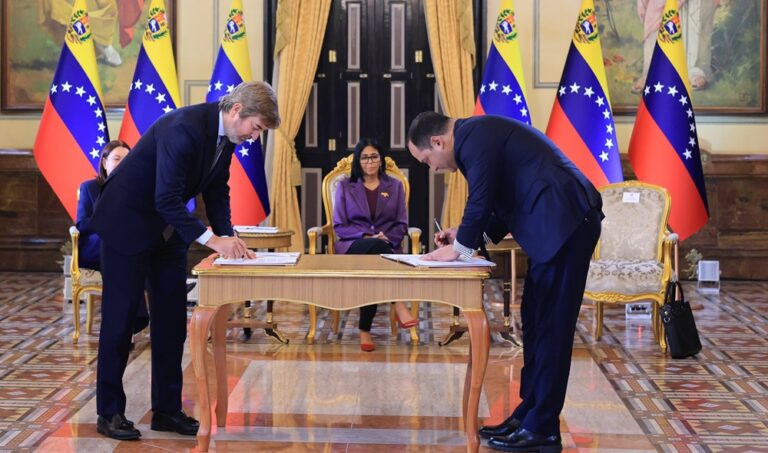 Pdvsa firma con Repsol acuerdo para explorar la COL en Trujillo