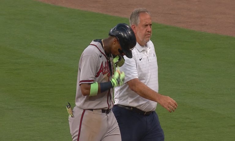 Ronald Acuña Jr. abandona el juego por aparente lesión y enciende las alarmas