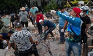 Elevan a 589 muertos y a 2.980 los heridos por terremotos