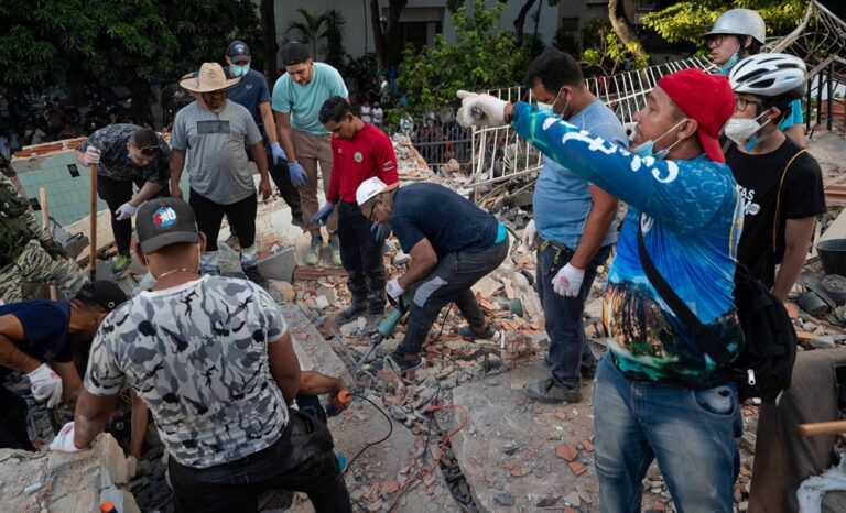 Elevan a 589 muertos y a 2.980 los heridos por terremotos