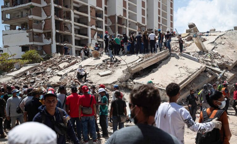 Trabajadores humanitarios alertan de enfermedades y hospitales desbordados tras sismos