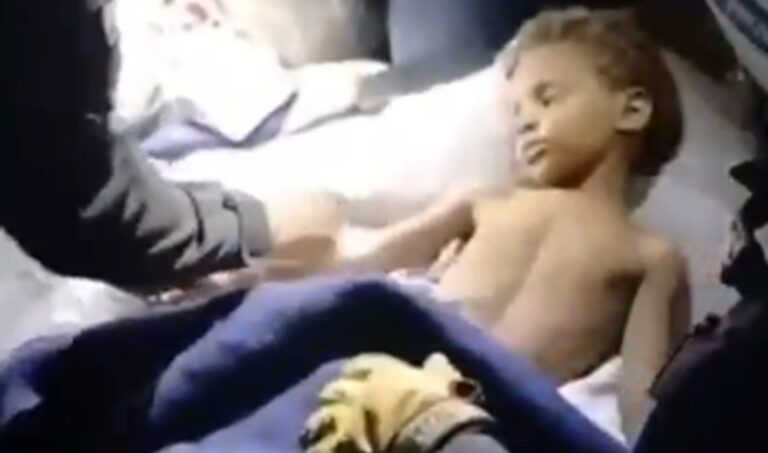 ¡Milagro en Los Corales!: Rescatan al niño Klieber Morán a 5 días del doble terremoto