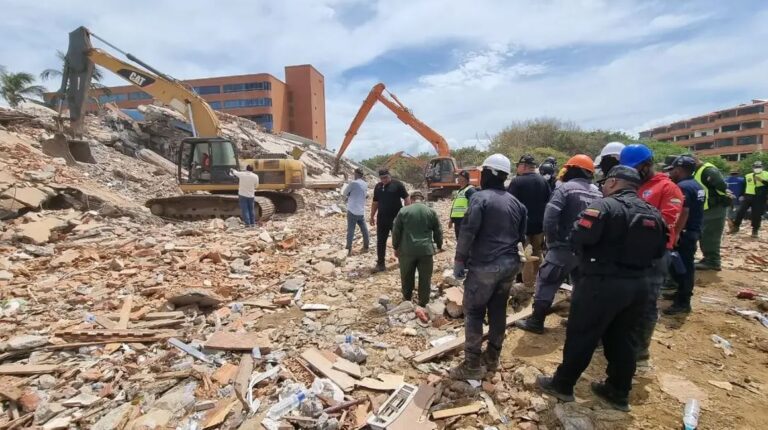Desplome en “La Mar Suites” de Tucacas deja 12 muertos