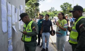 Familiares recorren hospitales en Caracas para localizar a fallecidos y heridos