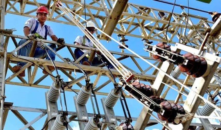 Trabajadores eléctricos denuncian sueldo denigrante e infraestructura deteriorada, que “ya no aguanta más”