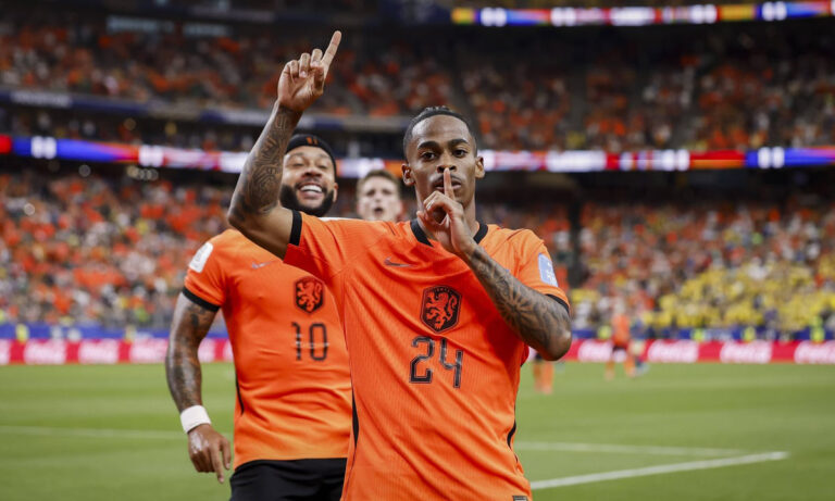 Países Bajos arrolla 5-1 a Suecia y toma el liderato del grupo F