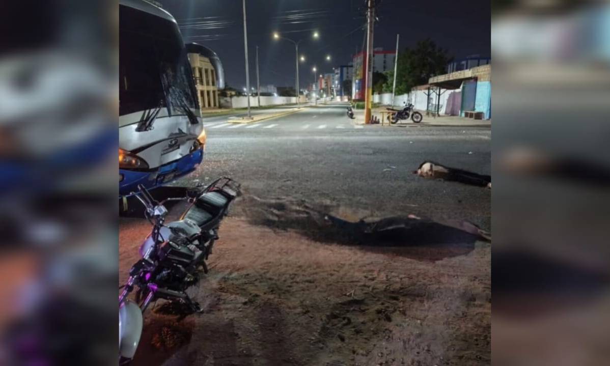 Dos fallecidos tras impactar moto contra un autobús en vía a La Cañada