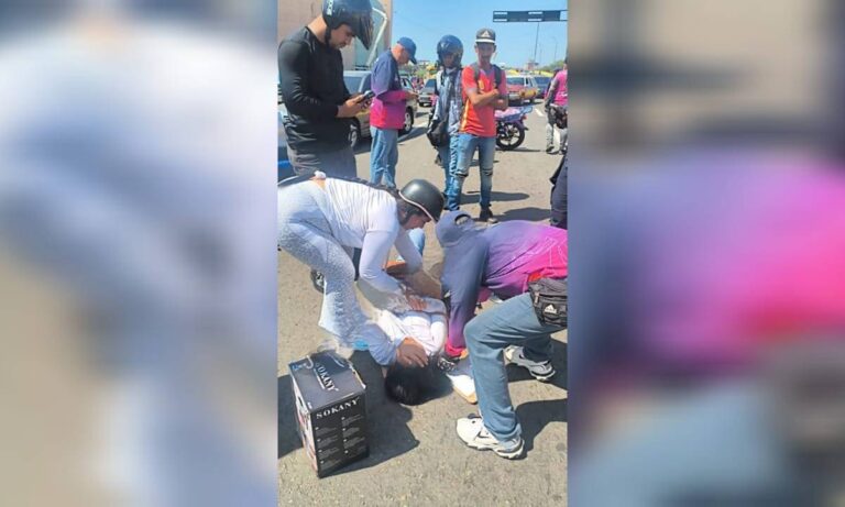 Motorizado impacta a mujer cerca del paso peatonal entre Cima y Gran Bazar