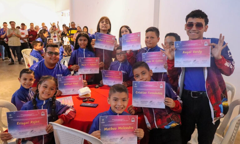 Alcaldía de Maracaibo homenajea a escuelas que brillaron en el Festival Nacional de Gaitas