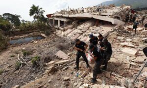 Ascienden a 920 los muertos y a 3.360 los heridos por el doble terremoto
