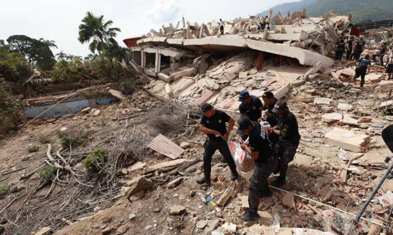 Ascienden a 920 los muertos y a 3.360 los heridos por el doble terremoto