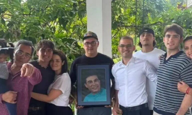Hijos de Daniel Alvarado se reúnen para cumplir su última voluntad