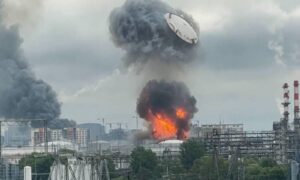 Zelenski confirma segundo ataque ucraniano a la refinería de Moscú esta semana