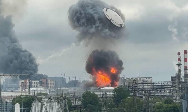 Zelenski confirma segundo ataque ucraniano a la refinería de Moscú esta semana