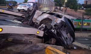 Son 3 los fallecidos en choque e incendio de camioneta en la C1