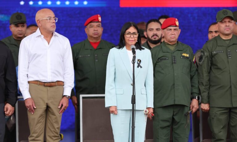 Delcy Rodríguez asegura que “no habrá estallido social” tras el doble terremoto