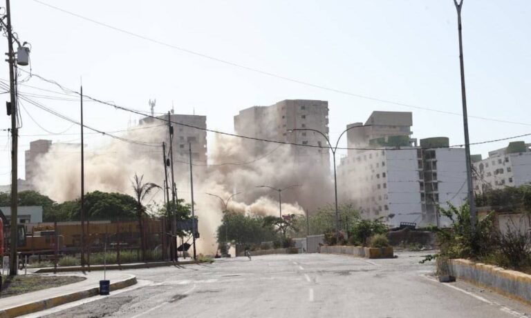 Demuelen el primer edificio en La Guaira tras el doble terremoto