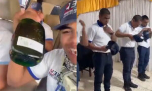 Unes expulsa a cuatro alumnos tras grabarse conduciendo con una botella de whisky