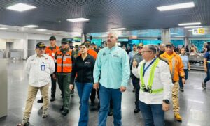 Gobernador inspecciona avances en la recuperación del Aeropuerto La Chinita