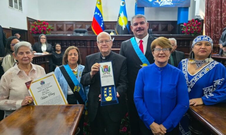 Zulia rinde tributo al poeta y escritor Udón Pérez