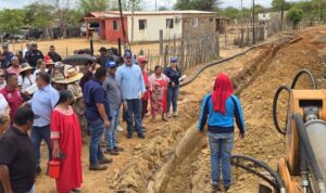 Gobernador entrega 1.200 metros de tuberías de agua y financiamientos comunitarios en Mara