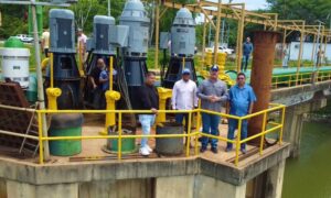 Inspeccionan embalse Burro Negro e incorporan quinto equipo para producir 350 litros de agua por segundo