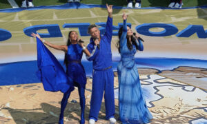 Robbie Williams, Tom Cruise y Jennifer Hudson calientan la final del Mundial