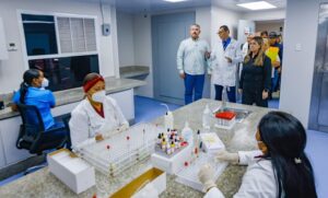 Gobernador entrega rehabilitado y dotado el  Instituto Hematológico de Occidente