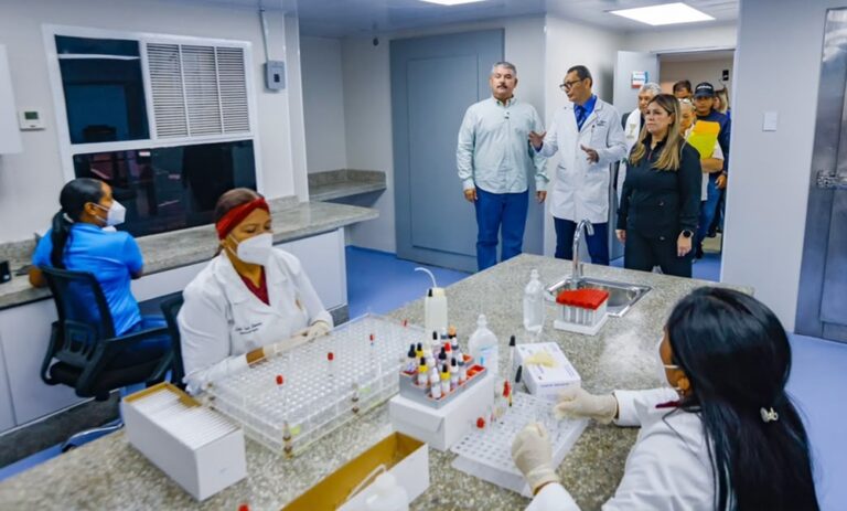 Gobernador entrega rehabilitado y dotado el  Instituto Hematológico de Occidente