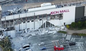 Reportan heridos y atrapados por derrumbe en centro comercial tras terremoto de 7,1 en Japón